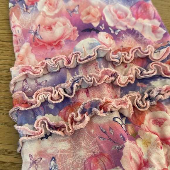 Bums & Roses
Convertible Ruffle Romper Collection: Romeo And Ghouliet 9/12m - Picture 9 of 11